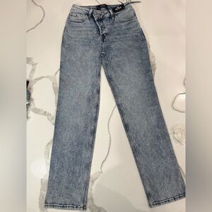Hollister California 
Ultra high-Rise ‘90s vintage straight